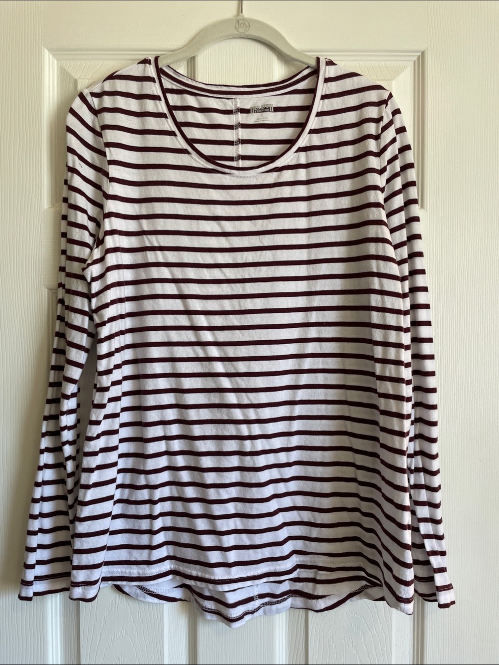 5/$25 Duluth Trading Co Long Sleeve Striped Crewneck - White & Burgundy